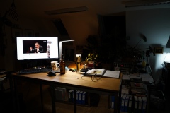 Sonntag, 21:55,  Arbeitsschluß im renommierten Ingenieurbüro.