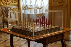 fine chess ( ivory vs. amber )