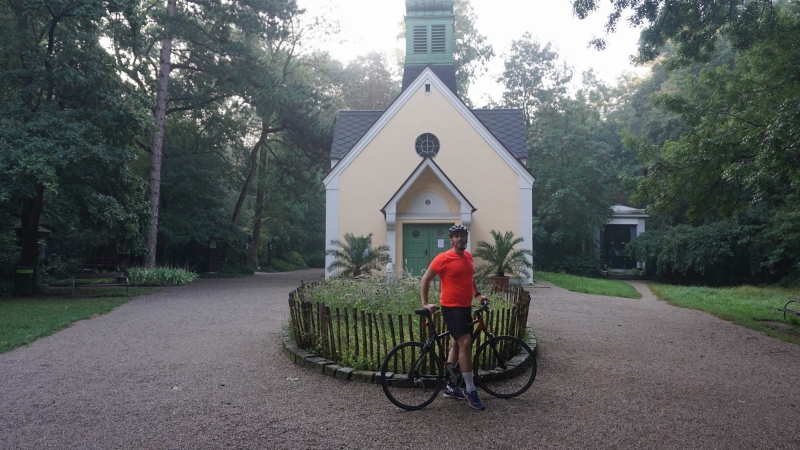 04 in front of Mary-Green-Chapel  ( @ Janice & Vernon : do you remember ? )