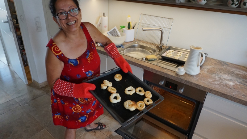 15 Colombian Cheesbread (Pandebono) for breakfast