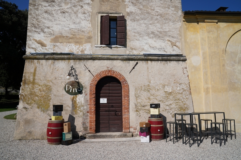 wine bar, in the morning out of order