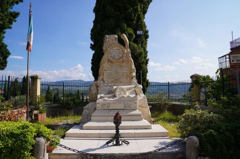 Next morning  : War memorial at Castelrotto