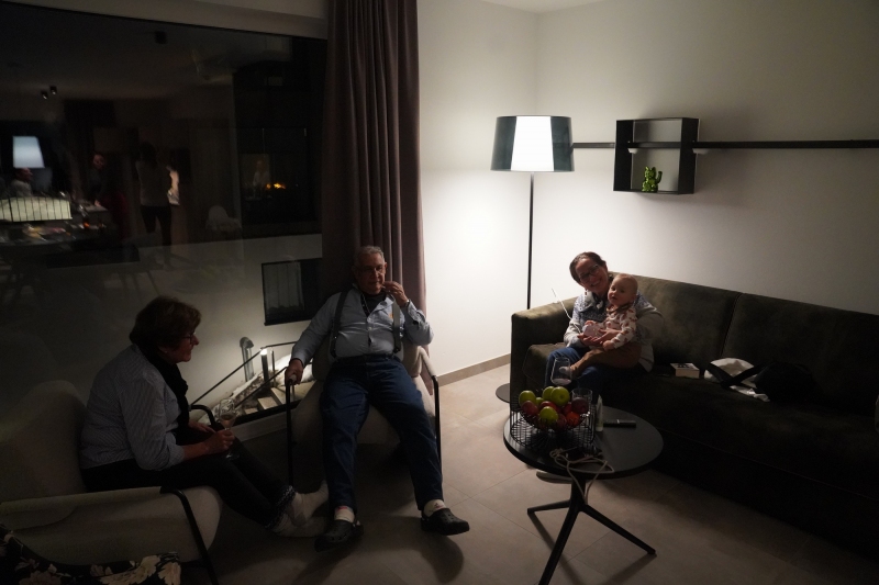 el otro lado de la sala