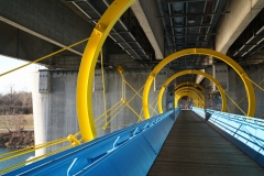 Seilsteg unter Praterbrücke A23 ( Achtung, frisch gestrichen )