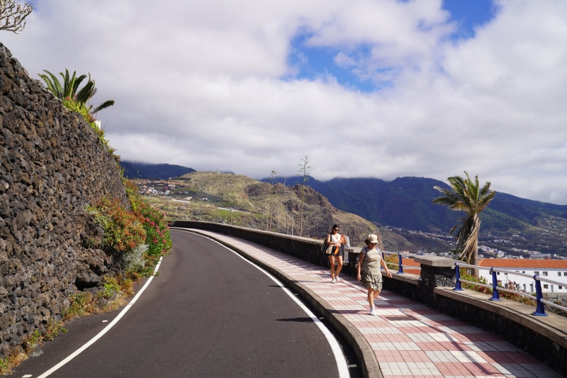 Walking down to the black beach