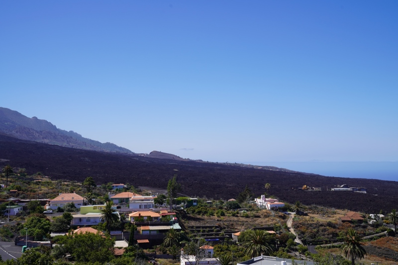 Black lava-stream down to Playa Perdido ( still hot ! )