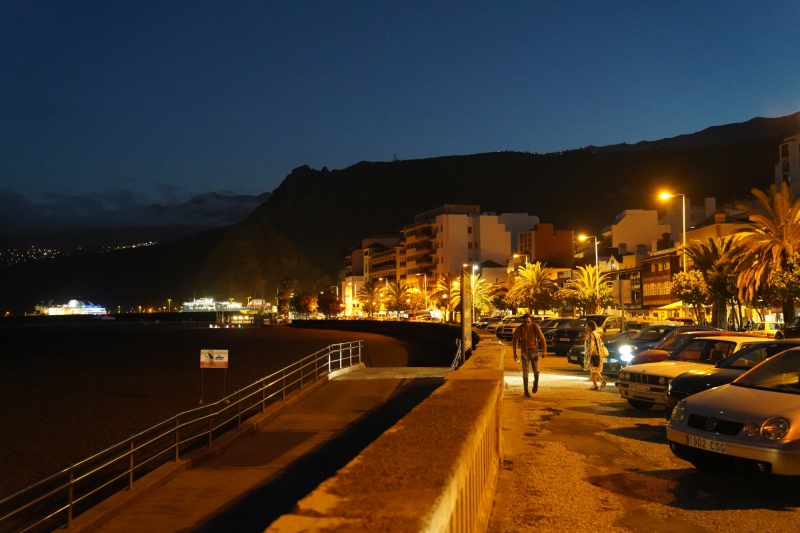 nightwalk along the beach of Santa Cruz