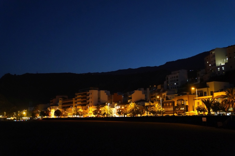 nightwalk along the beach of Santa Cruz