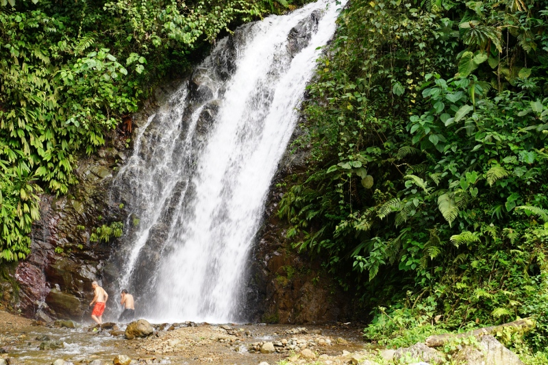 shower quite natural, km 70 on the way to Buenaventura  ( Pacific )