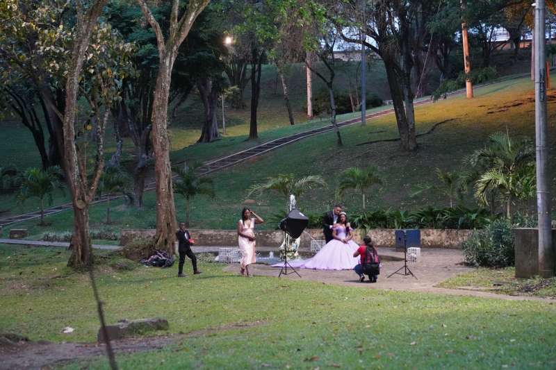 wedding-shooting catched from the car window