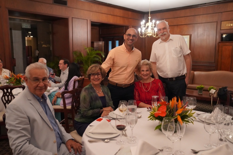El patrón damas y muchachos