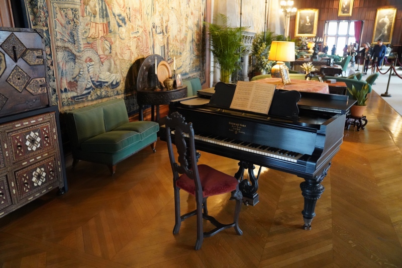 Steinway & Sons, what else ?