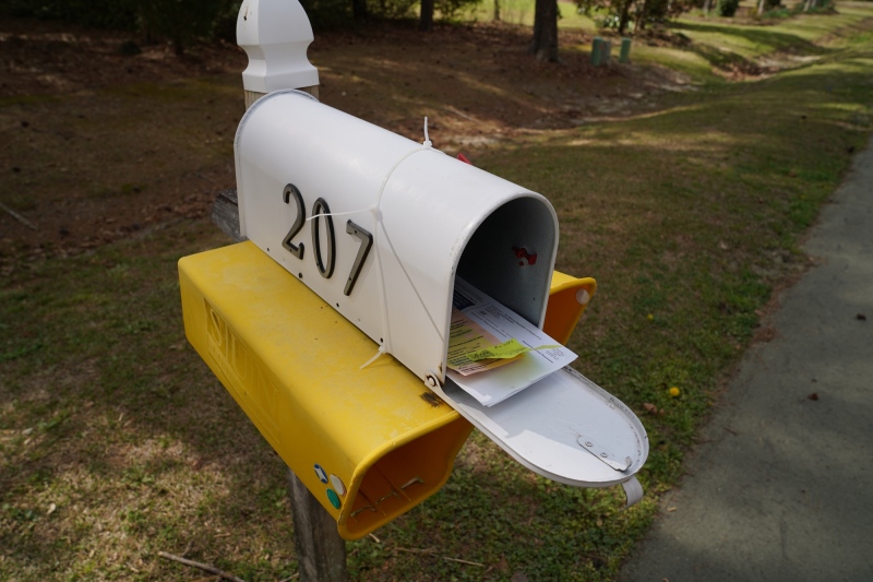 Bob´s Mailbox with a note for family members