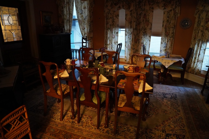 Hanna House breakfast table