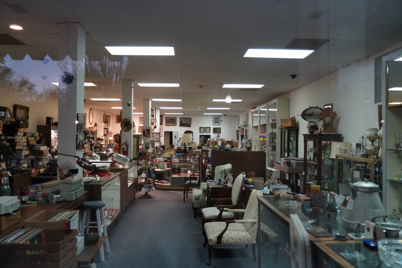 Antiques & Junques