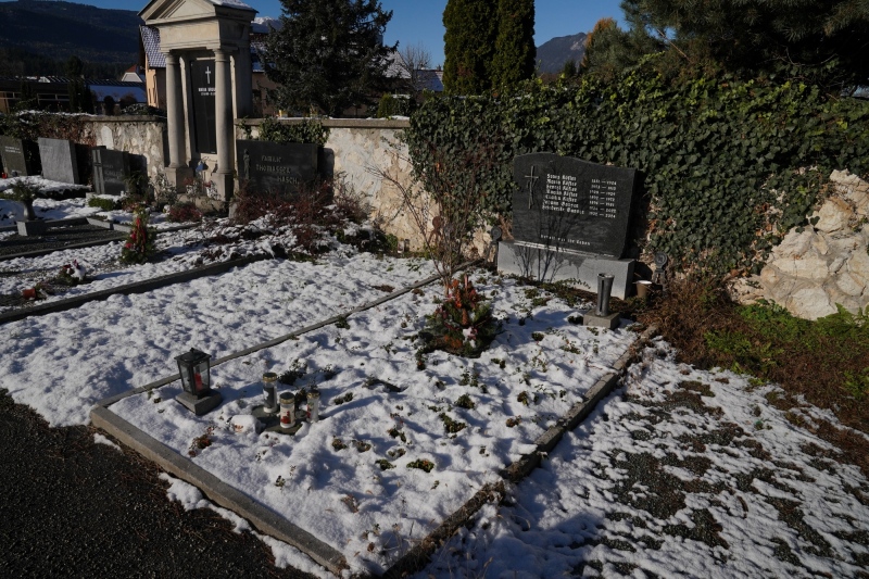 at one of the founder´s and also now my parent´s grave