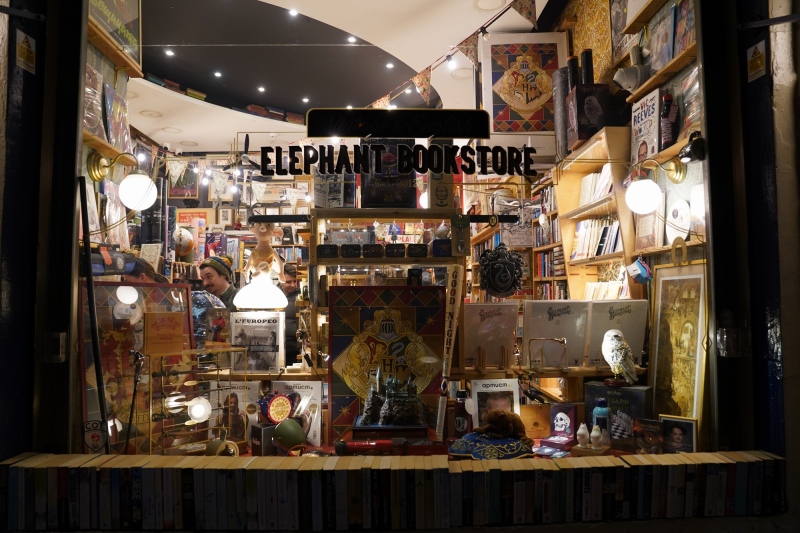 Elephant Bookstore, where I grabbed a copy of John Locke´s  ´Essay Concerning Human Understanding´ for my grandson