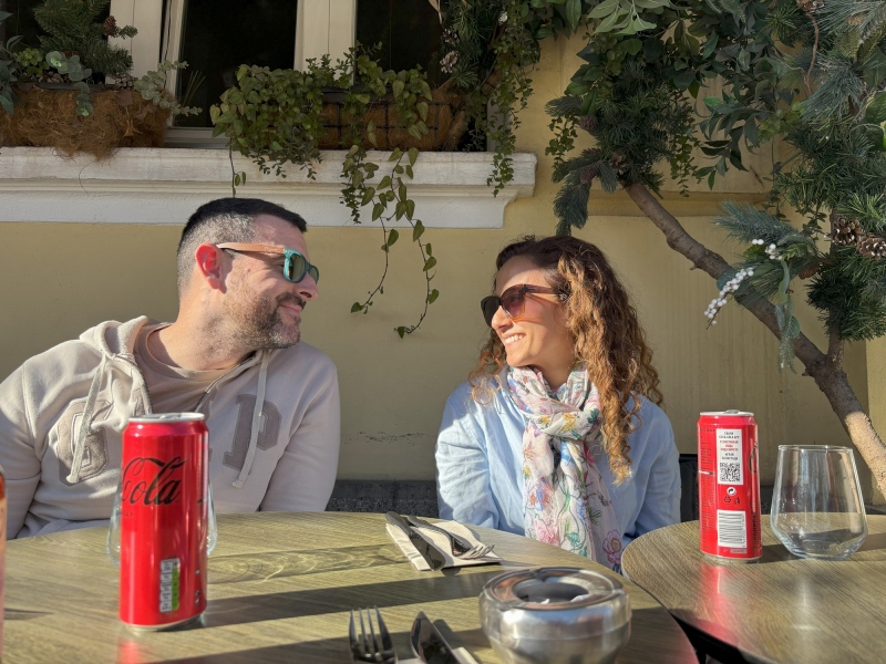 Los Cocacolos añejados, Alberto &amp; Carolina