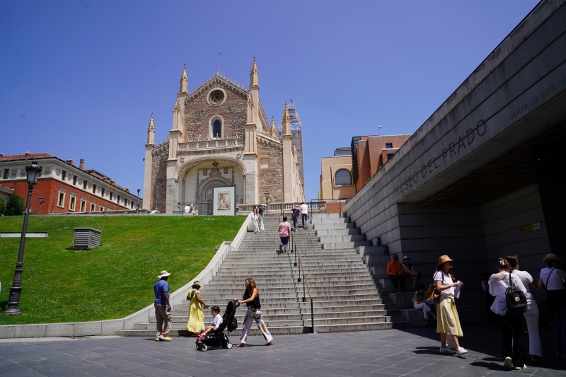 Outside del Museo del Prado