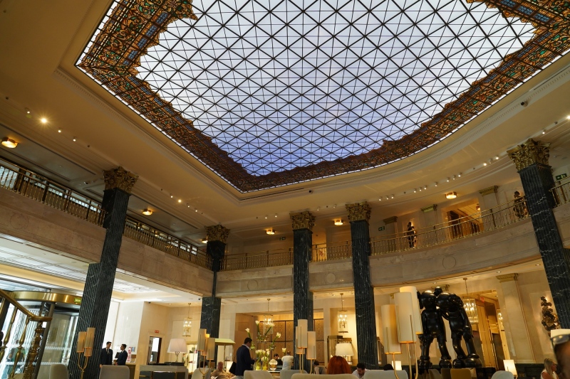 Four Season´s hall ceiling