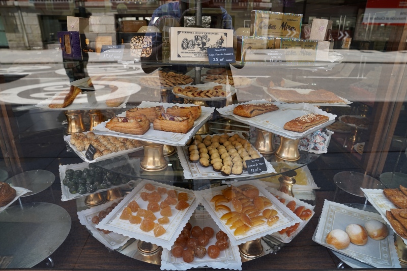 fine pâtisserie at the center