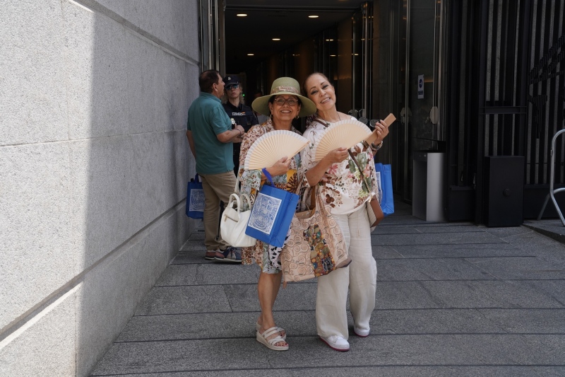 The ladies after leaving the Congress speechless