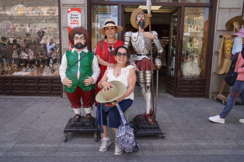 Narda and Maria Nelly with Robert´s old friends