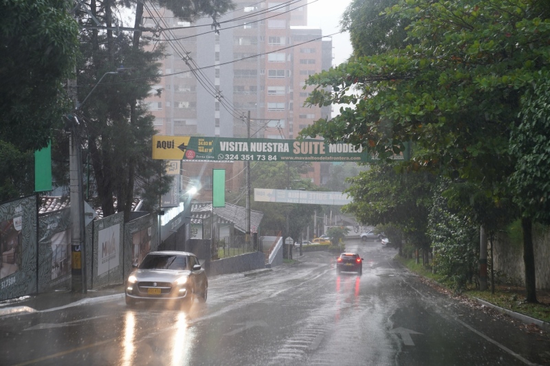 Lluvia fuerte por el camino al hotel