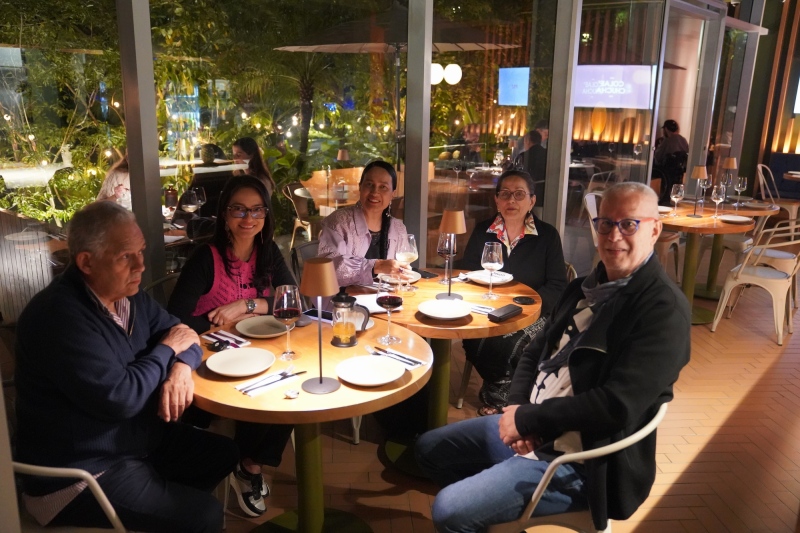 Cena de cumpleaños R68 con amigos en Medellín