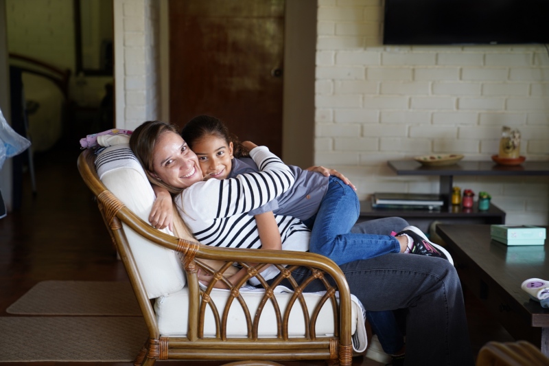 María Camila y Lucía en la finca