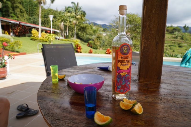 Tequila, bien merecido, después de resolver todos los problemas del mundo