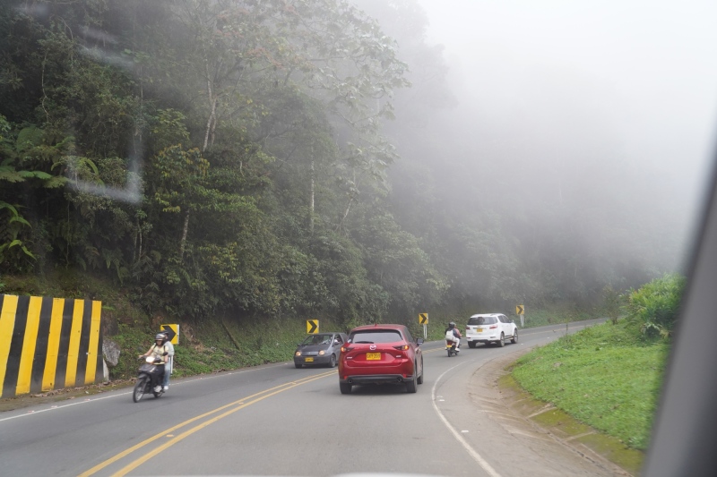 Por la carretera a Cali, llegando a las nubes