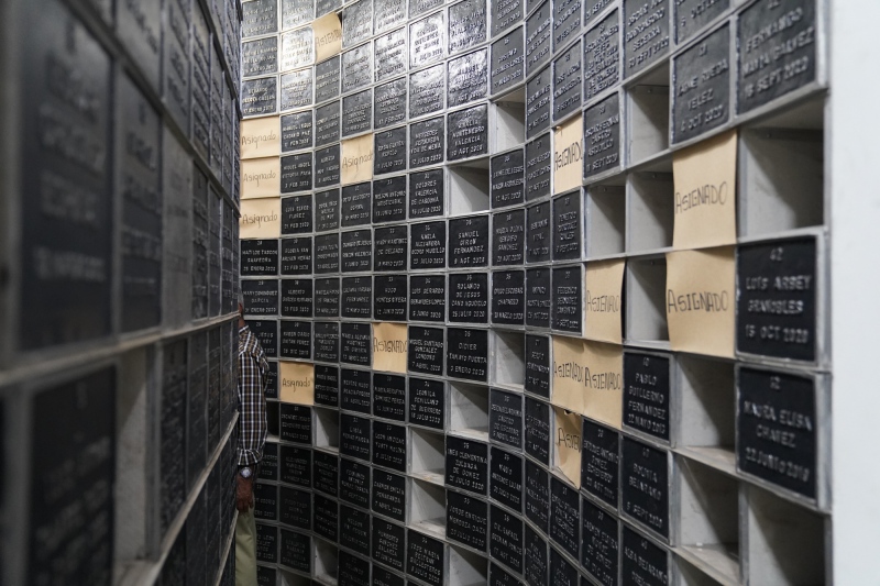 Debajo de la igglesia de San Fernando, la ultima residencia de varios familiares