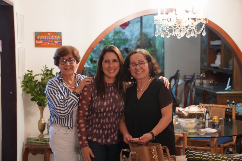 Luz Angela, Mercedes y Maria Nelly después de visitar la tía Rosa María