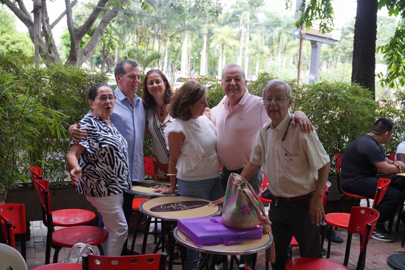 Viejos amigos y colegas del banco