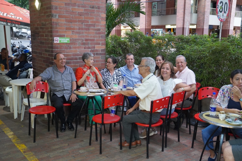 Reunion con viejos amigos y colegas del banco