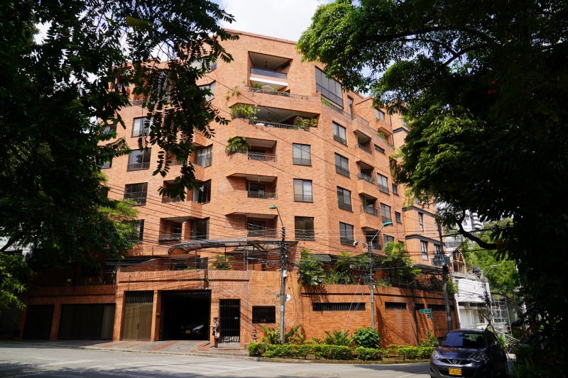 Apartamento de Jaime y Luz Angela ( the two upper levels )