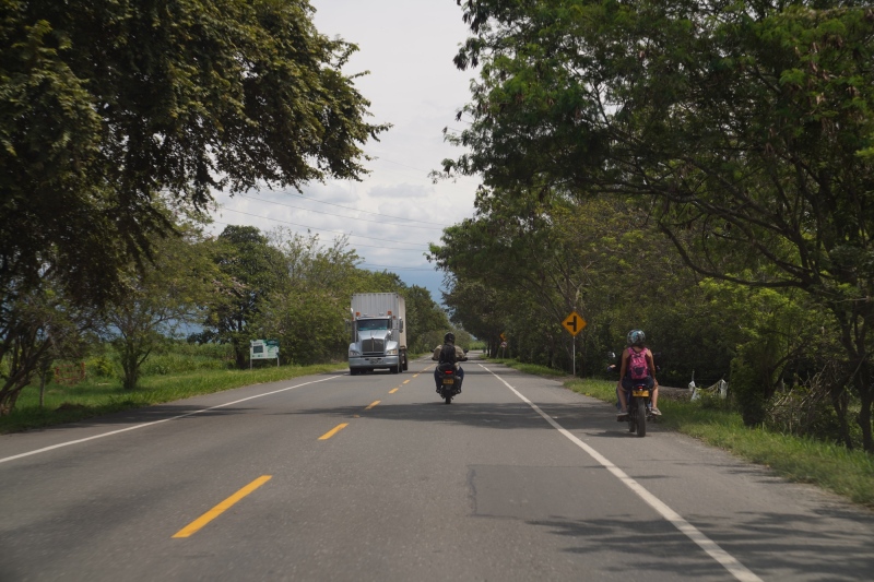 Ya fuera de la ciudad