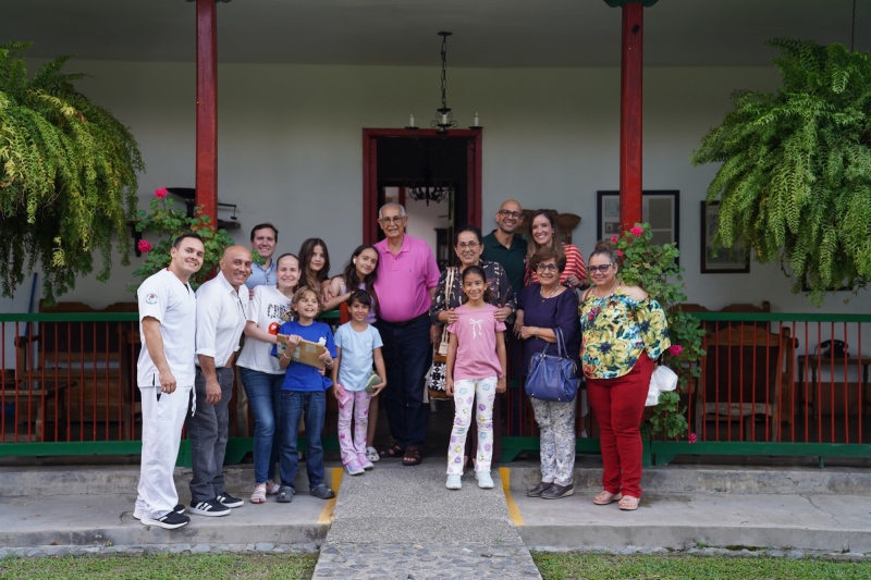 Foto de la familia despué del banquete