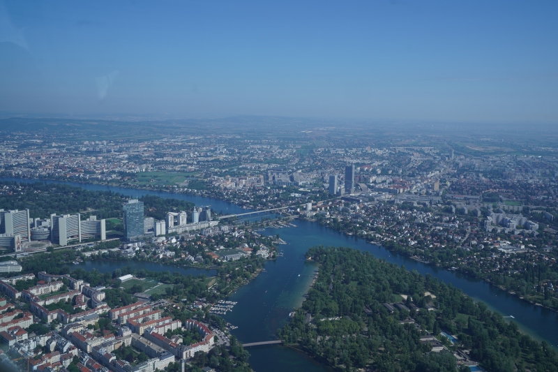 High-rise buildings includiing the UN on the island between Danube and Old Danube