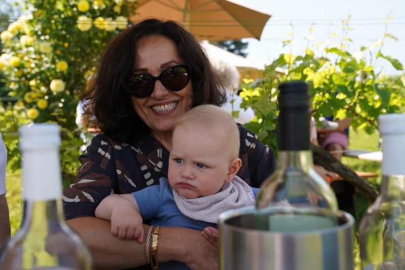 Maria Nelly mit Nico, ganz der Urli