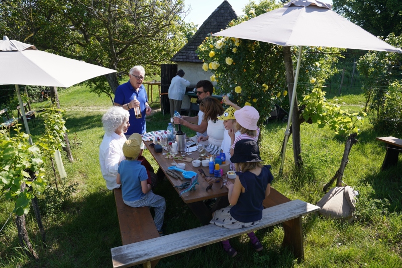 Kühler, guter Wein in Fülle vorhanden