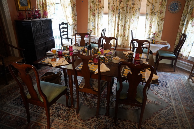 DSC07566_Breakfast-table