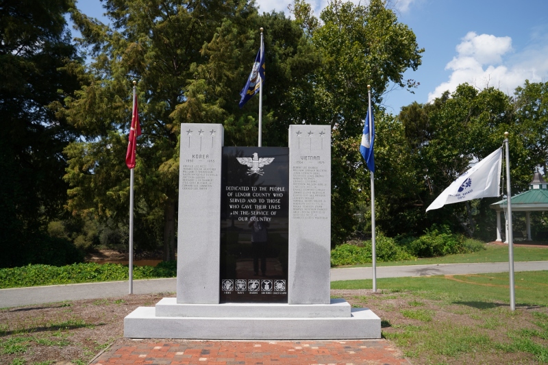 DSC07633_War-Memorial-in-Kinston
