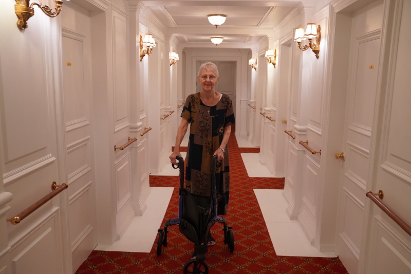DSC07747_Janice-on-the-Titanic-1st.-Class-