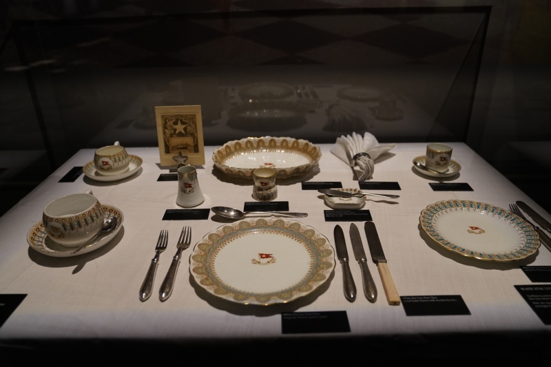 DSC07750_Original-Titanic-porcellain-and-cutlery