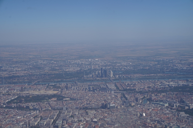 Allready over Vienna heading to the airport ( do you see St. Stephan´s Cathedral ? )